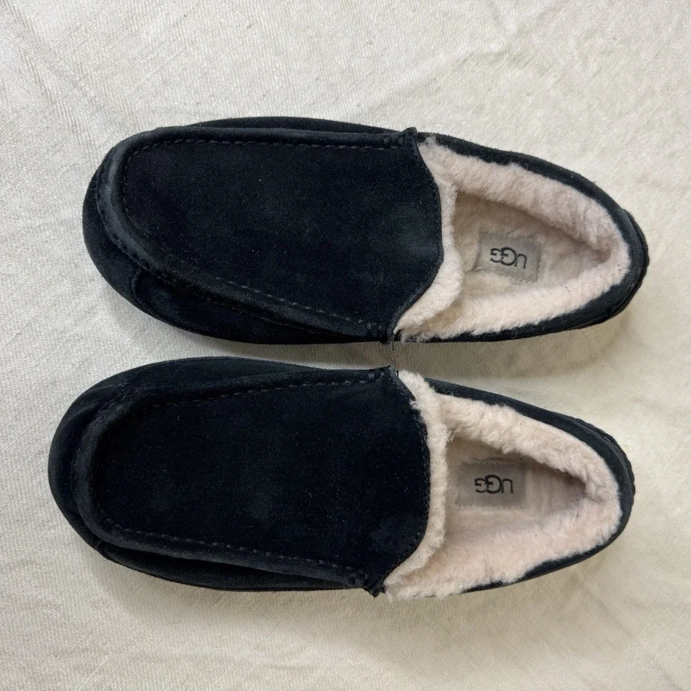 UGG Ascot Loafer Mens 8 US Black Suede‎ Sheepskin Comfort Slip On House Slipper